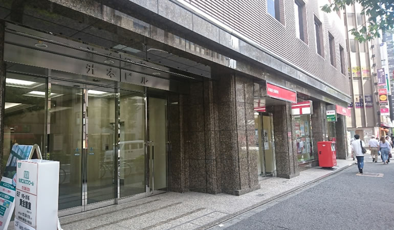 新宿公証役場が入っているビルの入り口